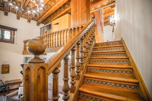 Suite Torreón | Zona de estar | Televisión LED de 32 pulgadas con canales digitales, una televisión