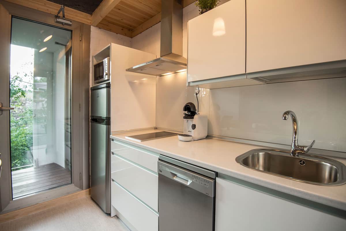 suite baldomero | private kitchen | full-sized fridge, microwave, stovetop, dishwasher