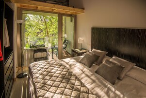 Suite Agueda | Down comforters, blackout drapes, soundproofing, iron/ironing board