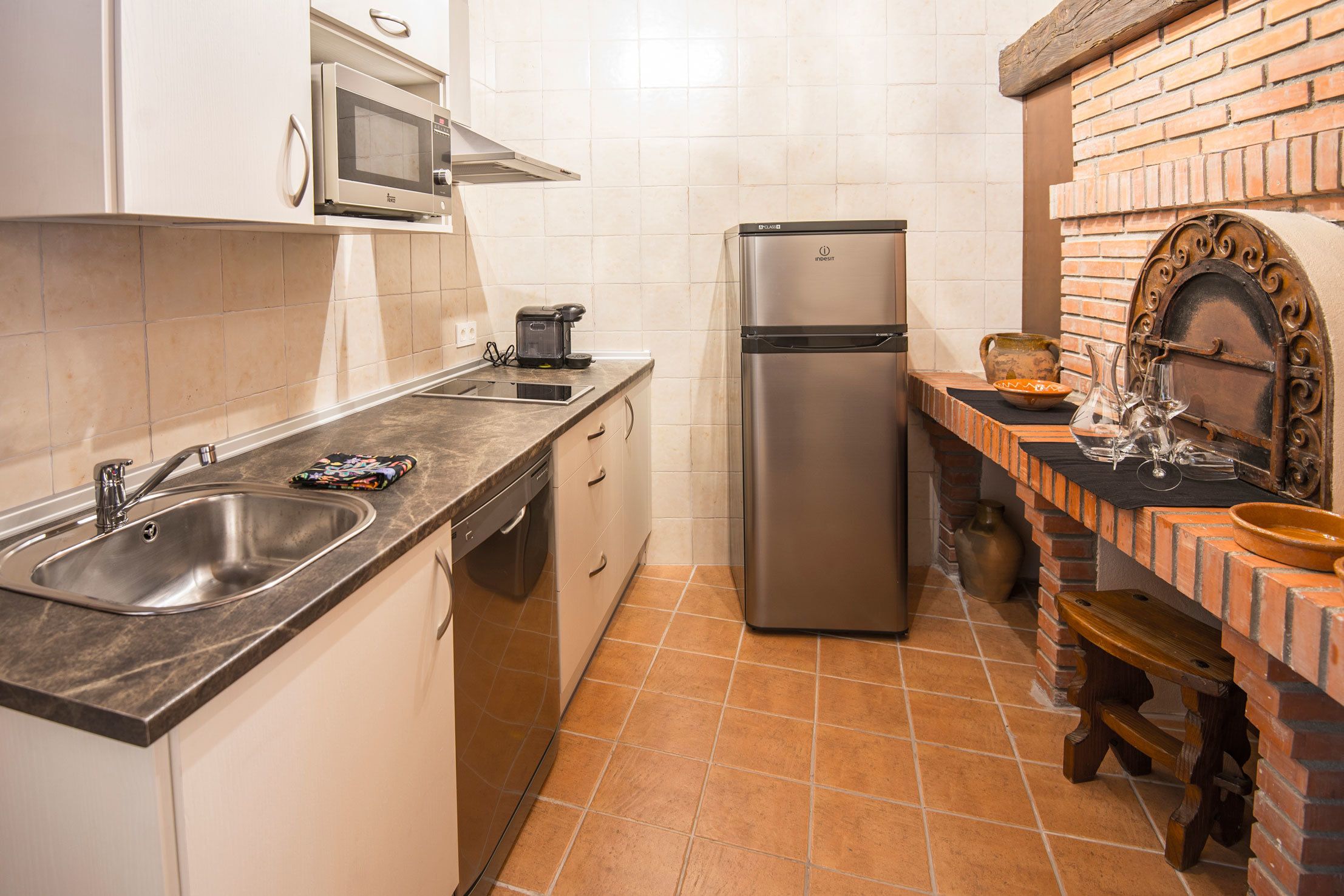 suite torreón | private kitchen | full-sized fridge, microwave, stovetop, dishwasher