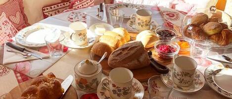 Free daily local cuisine breakfast