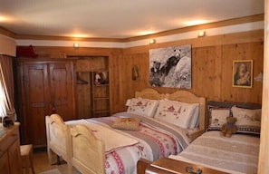 Suite, 2 Bedrooms | Desk, soundproofing, rollaway beds, free WiFi - B&B La Tana dellOrso - Die Barenhohle (Castello-Molina di Fiemme)