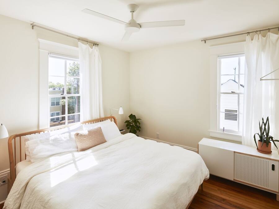 Comfort-sviitti, 1 suuri parisänky, tupakointi kielletty (Historic Suite) | Ylelliset vuodevaatteet, työpöytä, pimennysverhot, äänieristys