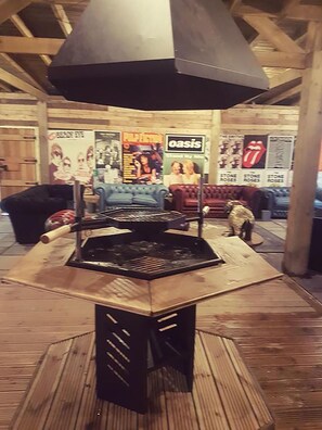 BBQ/picnic Area - Manchester Party Pad (Manchester)