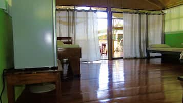 1 habitación, wifi y ropa de cama