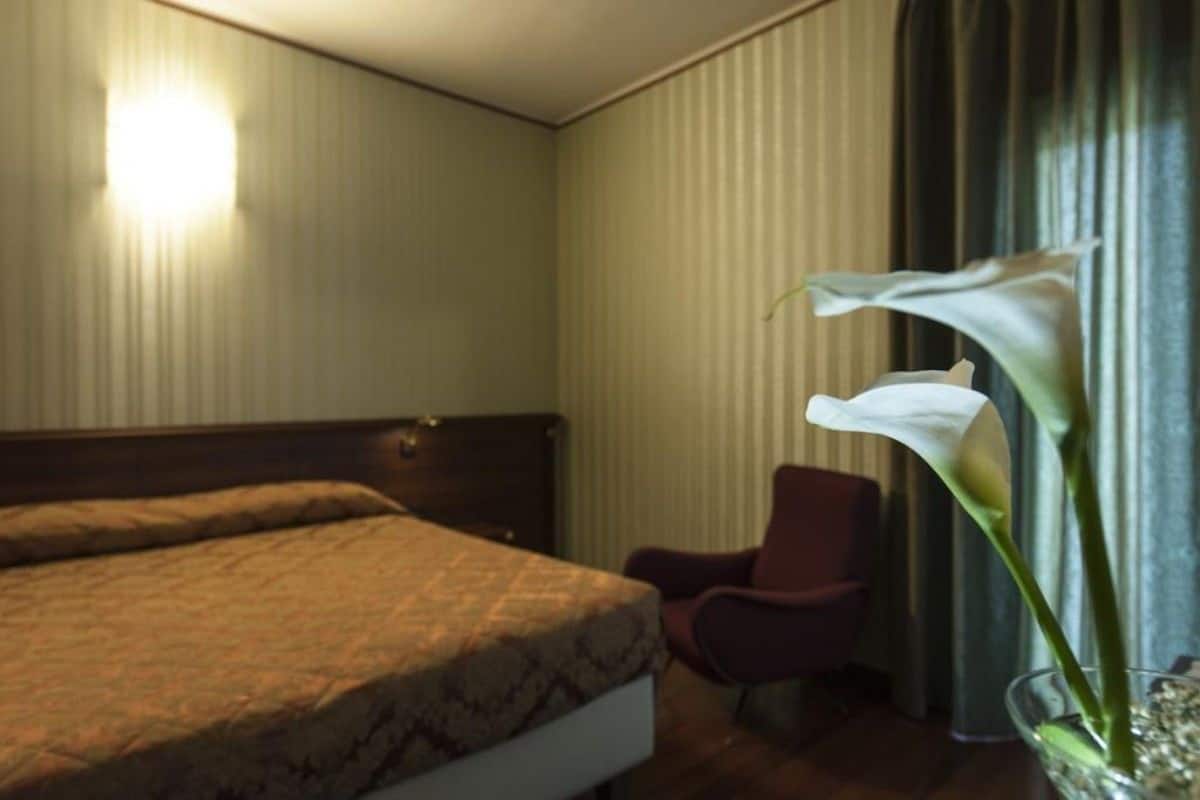 Premium bedding, in-room safe, desk, soundproofing