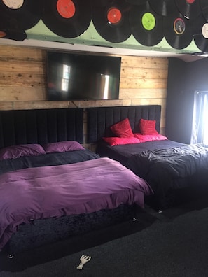 Suite, Multiple Beds | Blackout drapes, iron/ironing board, free WiFi, bed sheets