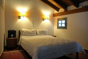 Minibar, caja de seguridad en la habitación y cortinas blackout 