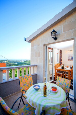 تناول الطعام بالخارج