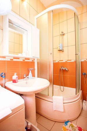 مستلزمات مجانية للعناية الشخصية، مجففات شعر، مناشف