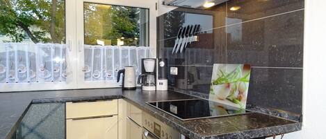 Apartment, 2 Schlafzimmer, Nichtraucher, Blick auf den Innenhof | Eigene Küche | Ofen, Herdplatte, Wasserkocher mit Kaffee-/Teezubehör, Wasserkocher