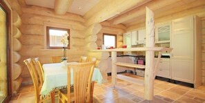 Maison, 5 chambres | Restauration dans la chambre