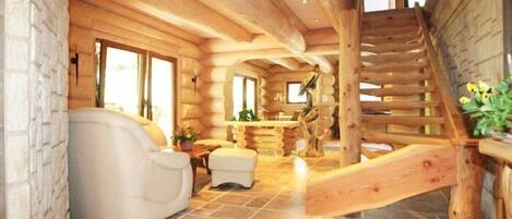 ハウス 5 ベッドルーム | リビング エリア | 薄型テレビ