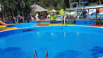 7 hồ bơi ngoài trời, dù/ô trên bãi biển/hồ bơi