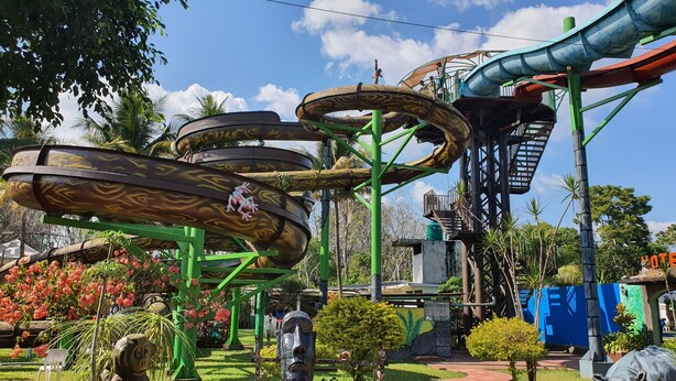 A roller coaster with multiple loops and a green support structure. - Yolonam Inn (Tuxtla Chico)