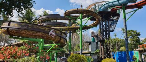 Children’s play area – outdoor