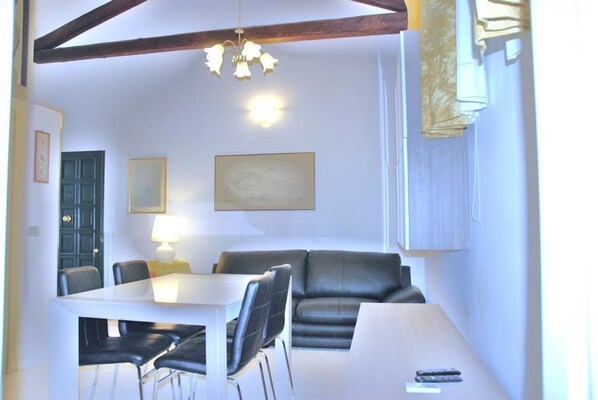 Duplex, 2 Bedrooms | Living area