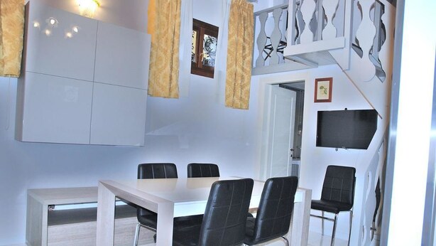 Duplex, 2 Bedrooms | In-room dining