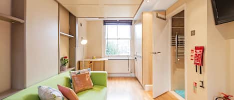 Studio | Individually decorated, individually furnished, free WiFi, bed sheets