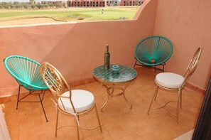 ดีลักซ์วิลล่า, 3 ห้องนอน, วิวสนามกอล์ฟ | ลานระเบียง/นอกชาน