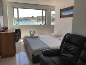 Frigobar, Wi-Fi de cortesia, roupa de cama