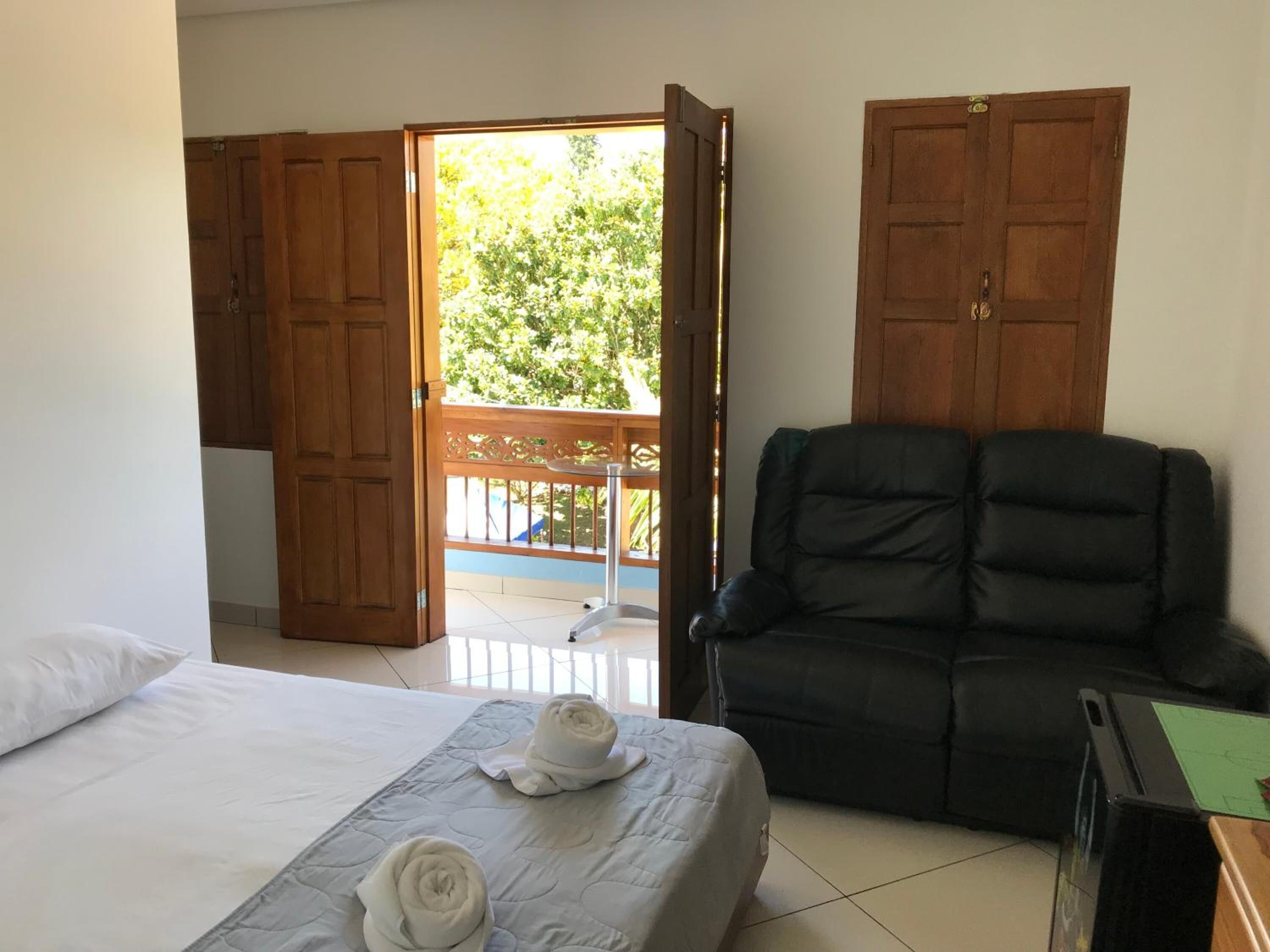 minibar, free wifi, bed sheets