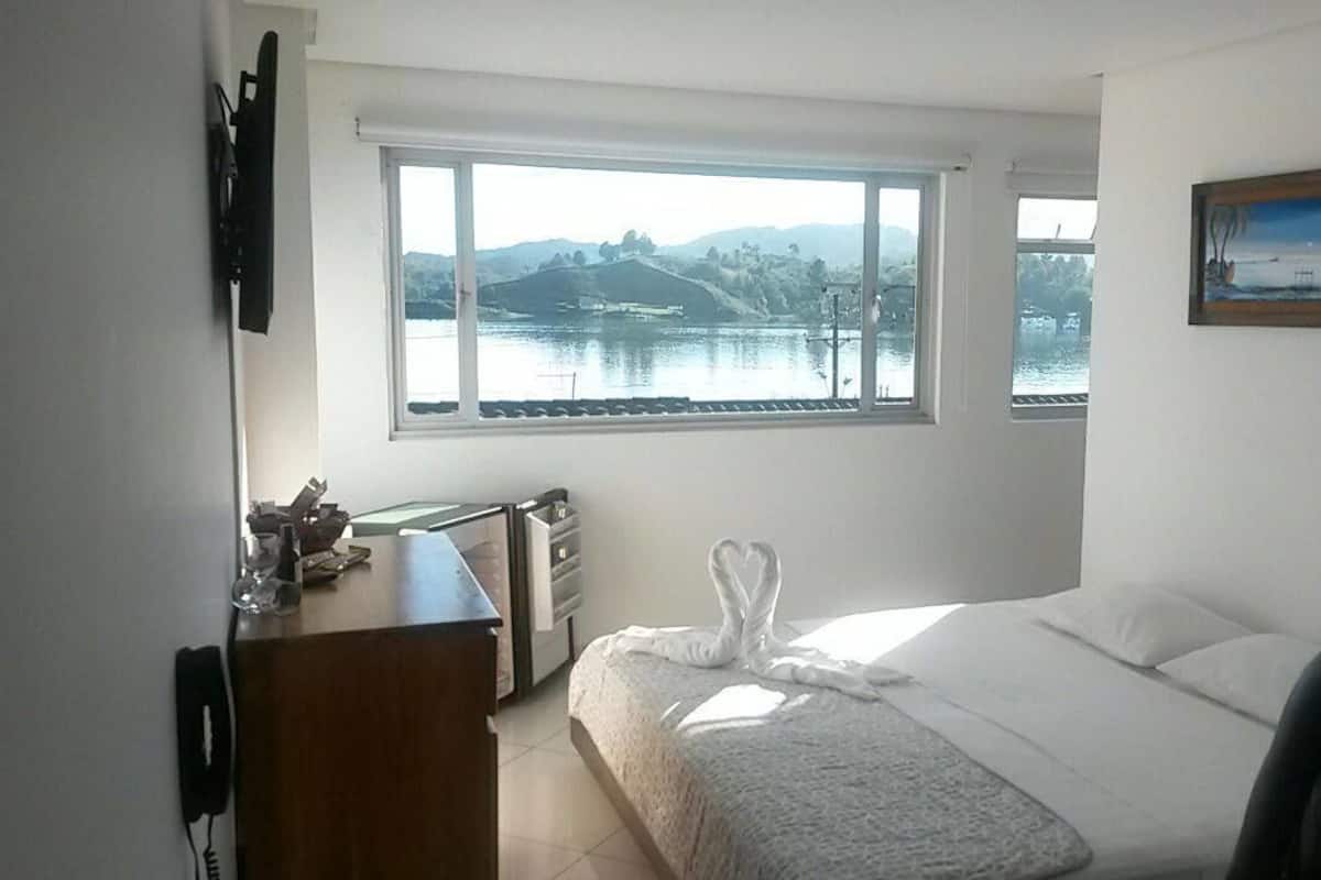 Camera Senior, vista lago | Minibar, Wi-Fi gratuito, lenzuola