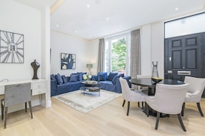 Design Apartment, 2 Bedrooms, Non Smoking, 2 Bathrooms | Living room
