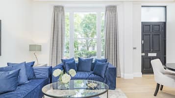 Design Apartment, 2 Bedrooms, Non Smoking, 2 Bathrooms | Living room