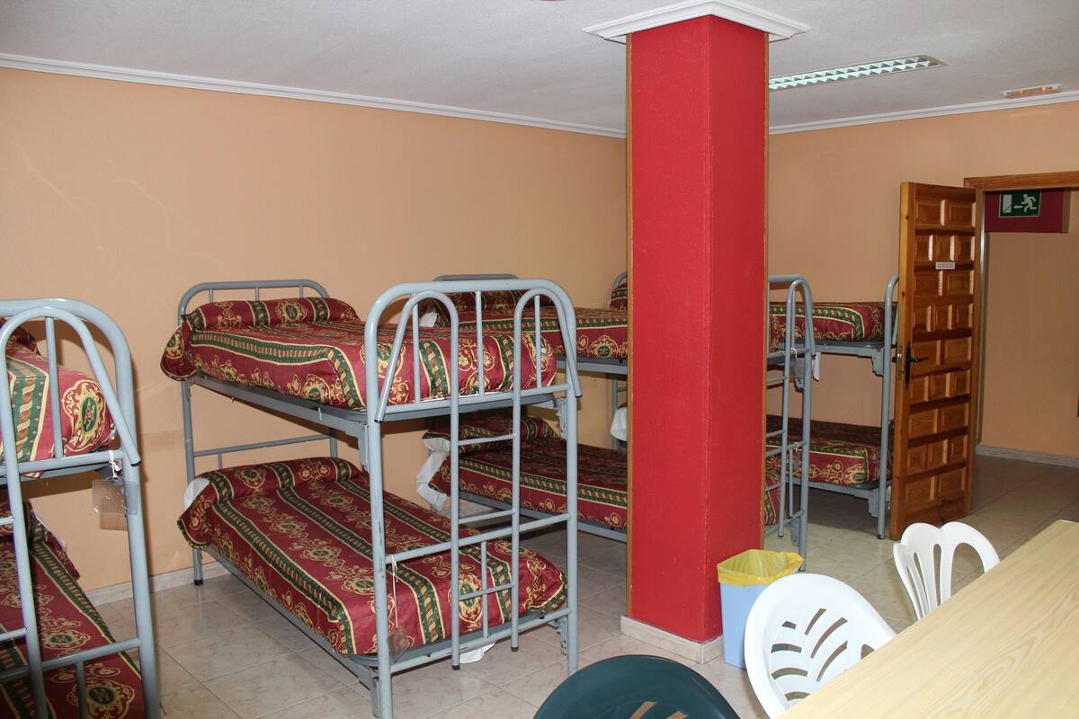 In-room safe, bed sheets