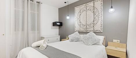 2 Schlafzimmer, Schreibtisch, Bügeleisen/Bügelbrett, WLAN