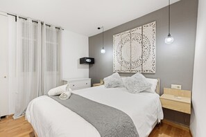 2 habitaciones, escritorio, tabla de planchar con plancha y wifi 