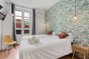2 habitaciones, escritorio, tabla de planchar con plancha y wifi 