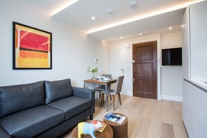 Luxury Apartment, 1 Double Bed, Non Smoking | Living room