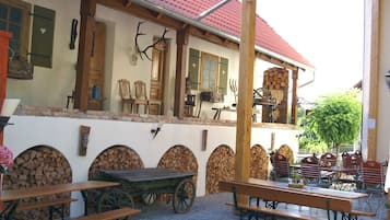 Tempat makan luar