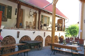 Outdoor dining - Landhaus Krone (Steinach)