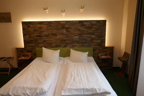 Desk, blackout drapes, free cribs/infant beds, free WiFi - Landhaus Krone (Steinach)