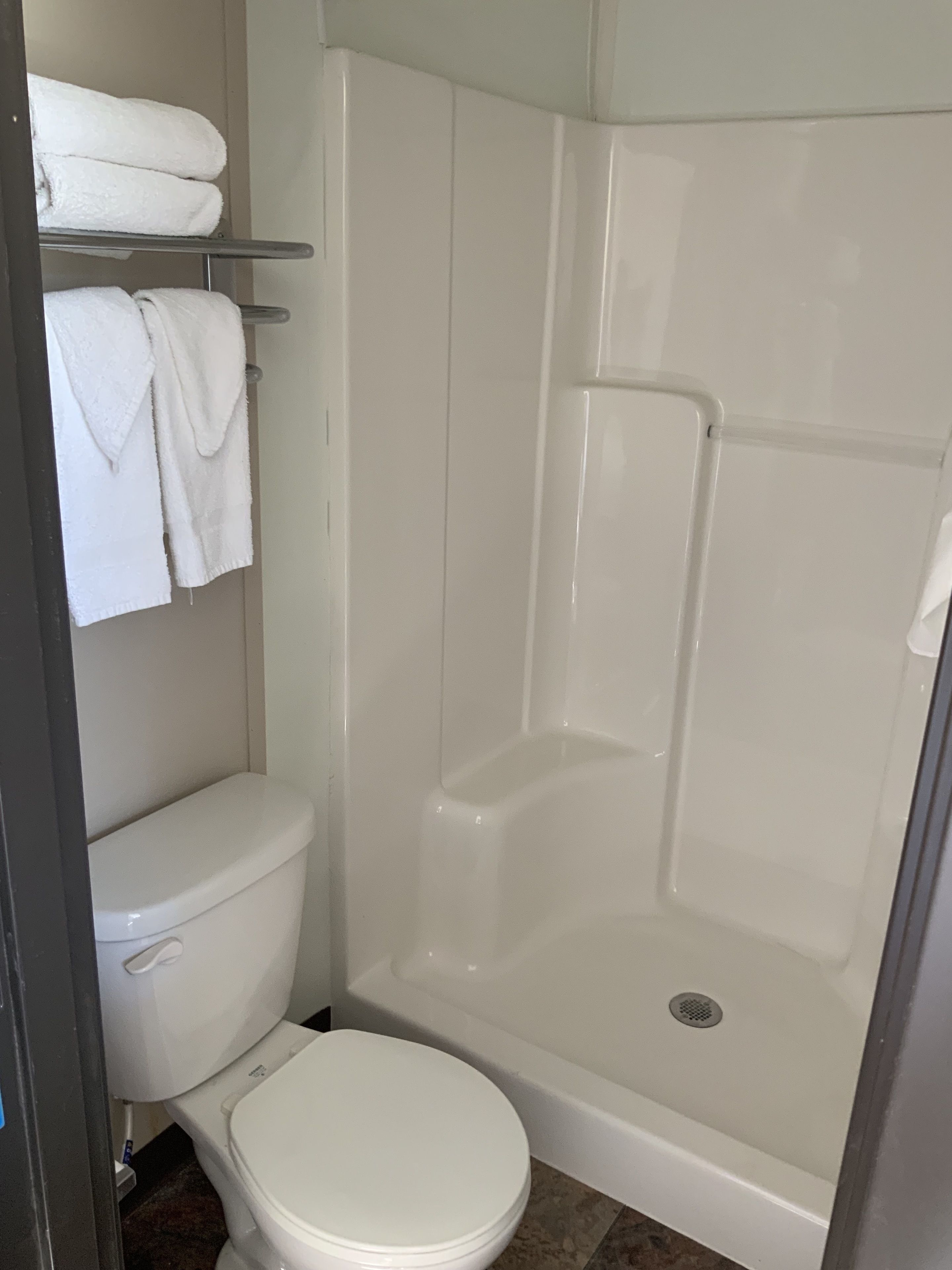 economy room, 1 queen bed, non smoking | bathroom | towels