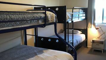 5 多间卧室、熨斗/熨衣板、床单