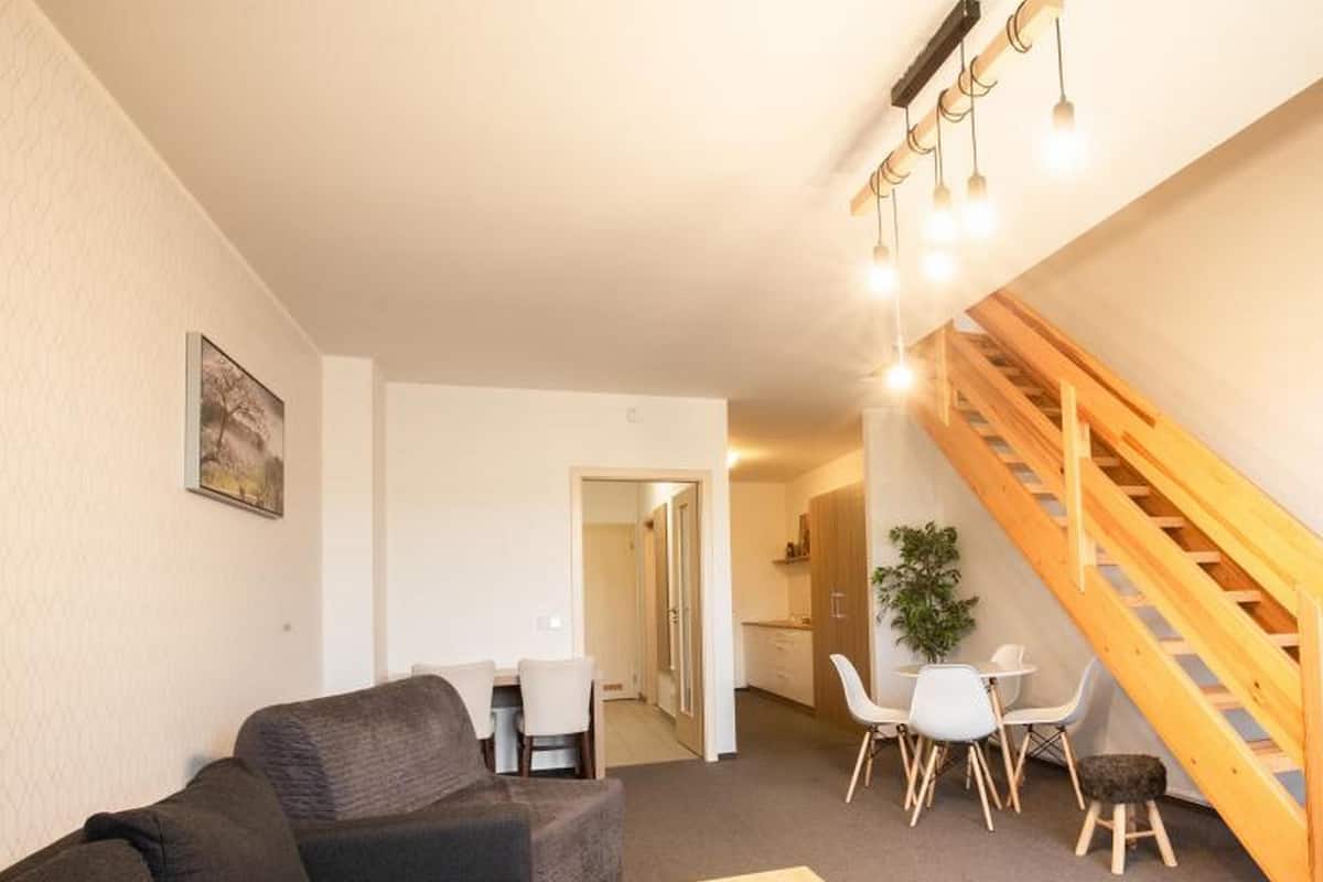 Maisonette quadruple room with an extra bed | Desk, soundproofing, free WiFi, bed sheets