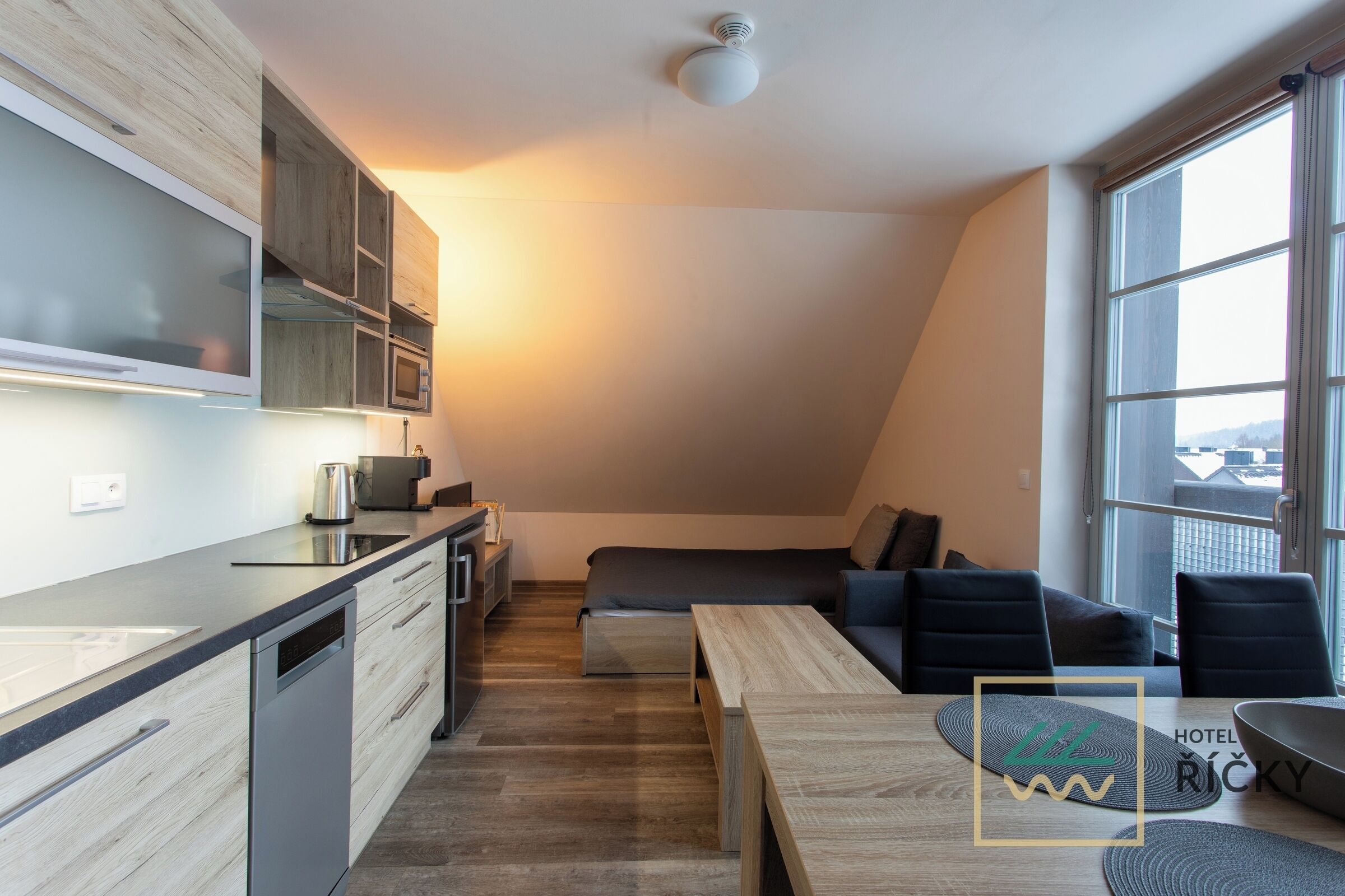 Exclusive-Apartment | Essbereich im Zimmer