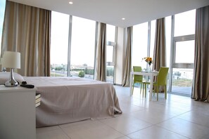 Minibar, blackout drapes, free WiFi, bed sheets