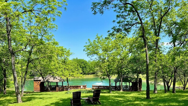 A lakeside gazebo with outdoor seating and a view of the lake. - Walnut Waters Bed & Breakfast (Lone Jack)
