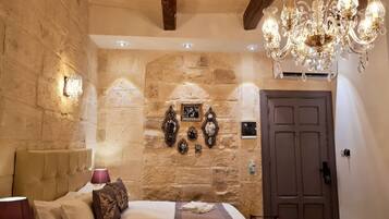 Family Room, Ensuite (Galea) | Peralatan tempat tidur premium, peti besi dalam bilik