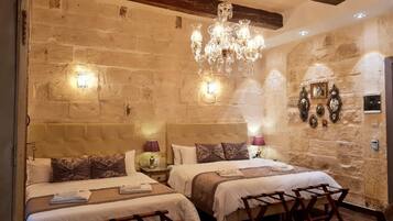 Family Room, Ensuite (Galea) | 1 bilik tidur, peralatan tempat tidur premium, peti besi dalam bilik