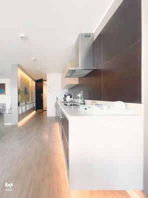 Fridge, microwave, oven, stovetop - Artistic Loft & Heart of Miraflores with Long Balcony (Miraflores)