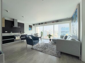 Smart TV, DVD player, books, stereo