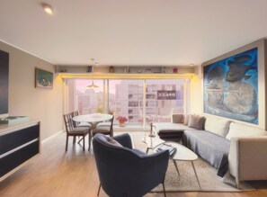 Smart TV, DVD player, books, stereo