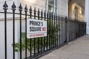 A sign for Prince's Square, W2, City of Westminster. - London Villa - 20 Princes Square (London)