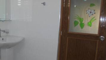 Deluxe Single Room | Bathroom sink